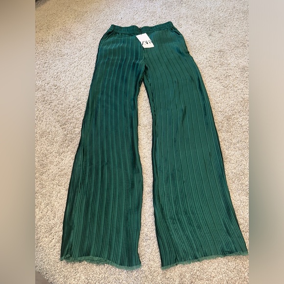 Zara Pleated Green Trousers NWT - Picture 2 of 10